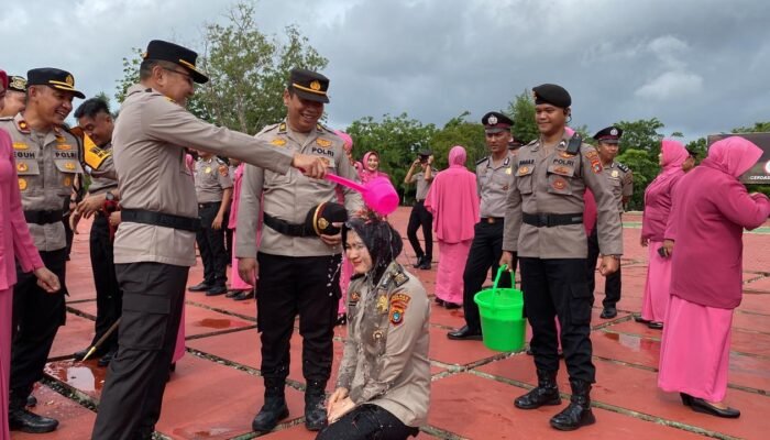 AKBP Ade Zamrah Pimpin Upacara Kenaikan Pangkat Personil Polres Bangka Barat