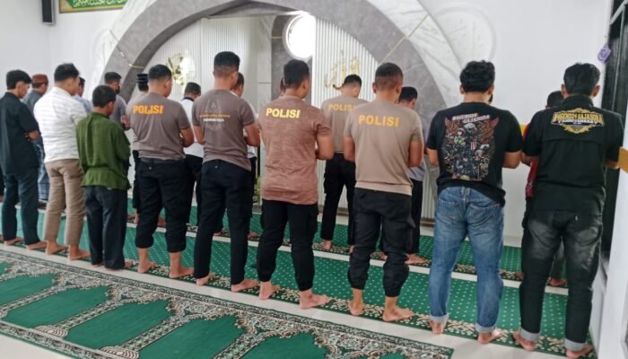 Polres Bangka Barat Gelar Sholat Ghaib untuk Tiga Anggota Polri yang Gugur di Way Kanan Lampung
