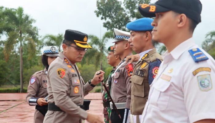 Kapolres Bangka Barat Pimpin Apel Gelar Pasukan Ops Ketupat Menumbing 2025