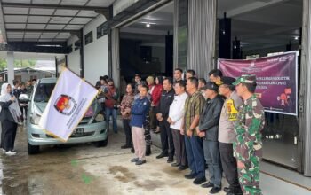 Kapolres Bangka Barat Hadiri Pelepasan Keberangkatan Dsitribusi Logistik PSU Ke Desa Sinar Manik