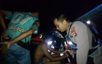Sat Polairud Polres Bangka Barat Berhasil Evakuasi Tiga Nelayan Asal Sumsel Terombang-Ambing di Laut