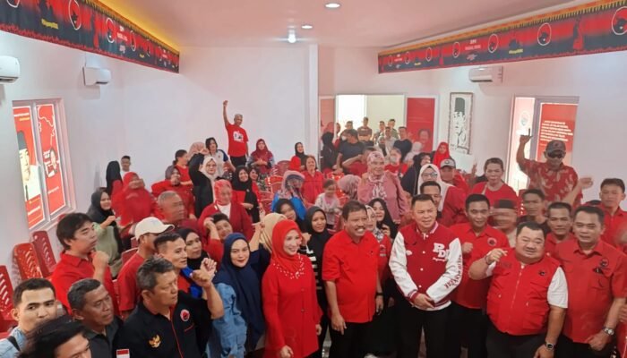 Ketua DPRD Kota Pangkalpinang Berikan Formulir Cawako Pangkalpinang Kepada Prof Udin