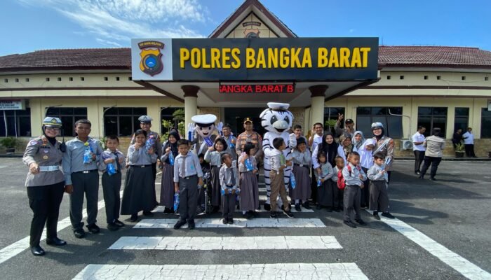 Kapolres Bangka Barat Buka Pintu Polres untuk Siswa SLB, Orang Tua : Polisi Itu Sahabat Anak dan Keluarga