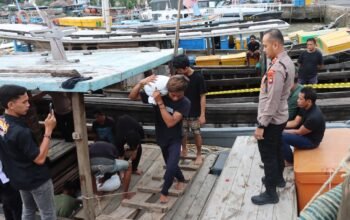 Kapolres Bangka Barat Pantau Langsung Pemindahan 5 Ton Pasir Timah dari Pelabuhan Limbung ke Mako Sat Polairud