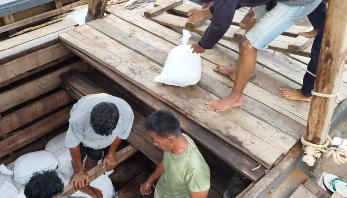 Sat Polairud Polres Bangka Barat Gagalkan Penyelundupan 5 Ton Pasir Timah, 8 Pelaku Diamankan