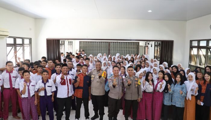 Kapolres Bangka Tengah Sosialisasi Bahaya Geng Motor, Premanisme, dan Pungli di SMKN 2 Koba