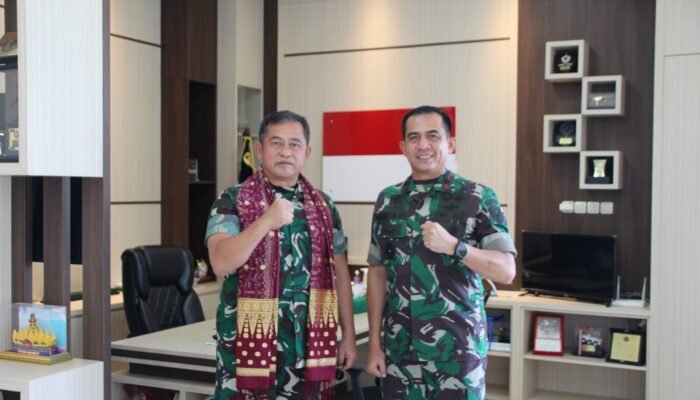 Prajurit Korem 045/Gaya Menerima Pengarahan KASAD
