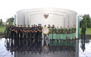 Danrem Pimpin Ziarah Rombongan Dalam Rangka HUT Ke -15 Korem 045/Gaya