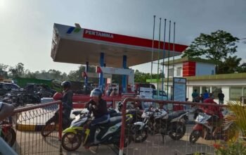 SPBU Sangku Jadi Pusat Panic Buying BBM, Warga Tempilang Menjerit di Jalan