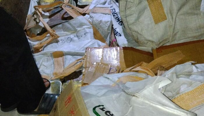 Terkait 10 Ton Balok Timah di Temukan Awak Media Kini Menunggu Oknum Polda Sebagai Pemilik