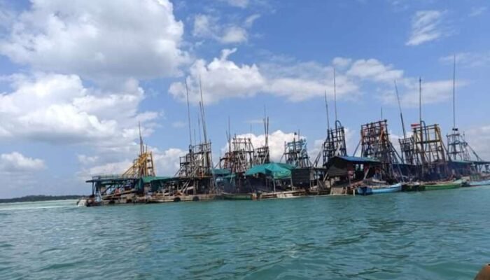 Tanpa Kades Air Lintang, Tanpa Penertiban APH: Aktivitas Tambang Ilegal Terus Menggerus Pantai Pasir Kuning